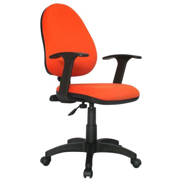 Imagen de una Silla Paño Madrid en color naranja con mecanismo graduable en altura y espalda graduable en altura, que ofrece inclinación y profundidad ajustables. Equipada con brazos fijos y una sólida base de nylon.